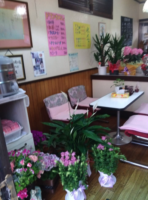 店内のテーブル席